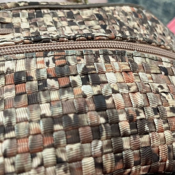 SAK unique pattern w/colors of tan, bronze, bits of almost olive green stylish - Picture 2 of 7